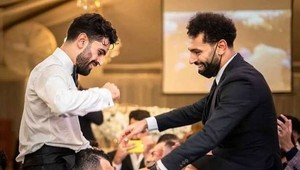 Zverejnili fotografie bujarej oslavy, po ktorej je Salah chorý