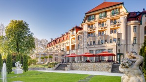 Dáma s pávím pierkom