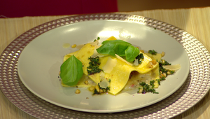 Raviola plnená gorgonzolou, hruškou, špekom a hľuzovkou