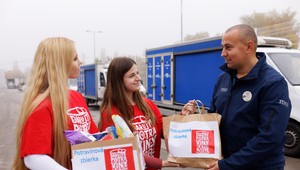 Krajšie Vianoce pre ľudí v núdzi: Tesco spúšťa najväčšiu potravinovú zbierku, pomôcť môže každý