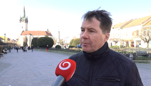 ​Žiadna tribúna, iba malý stolík, zopár stoličiek a niekoľko dobrovoľníkov. Patrik Dubovský vyrazil do ulíc Prešova