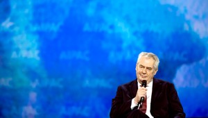 Zeman v USA. Všetci musíme povedať, som Žid, vyhlásil