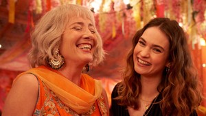 Emma Thompson a Lily James v novinke od tvorcov romantickej komédie Láska nebeská!