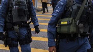 Študentka napadla ľudí kladivom. Zranenia utrpelo osem ľudí