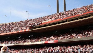 Tuhla krv v žilách! Fanúšik padol z dvanástich metrov