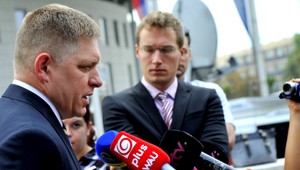 Podporme prímerie na Ukrajine odložením sankcií, vyzýva Fico