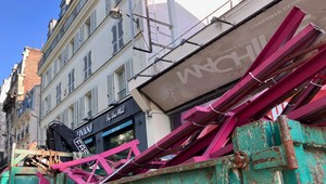 FOTO: Vrtuľa legendárneho mlyna na streche Moulin Rouge sa zrútila