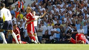 Obhajca proti Kyjevu bez Henryho, Arsenal v bránke s Mannonem