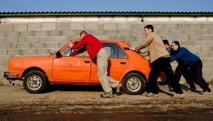 tvojenoviny: Ako spôsobiť nehodu na nepojazdnom aute? Takto...