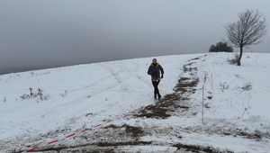 VIDEO: Chvíľu hore, chvíľu dolu. Bežci zdolávali zasnežené svahy aj kapustnicu