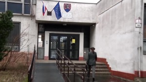 Muža s bábätkom pohrýzol bulteriér. Pes nebol očkovaný proti besnote