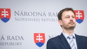 Poradca ministra financií je obžalovaný z falšovania podpisov na zmluvách. Heger ho vraj prijal iba dočasne