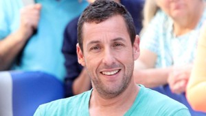 Adama Sandlera ste ešte takto nevideli: Na paparazzi fotke vyzerá ako kópia Borata!