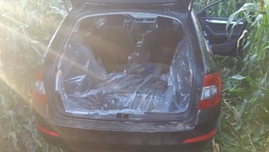 Dve autá prepašovali na Slovensko utečencov. Zadržali zatiaľ 11 osôb