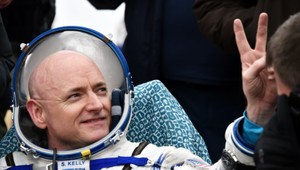 Astronauti Kelly a Kornijenko sú späť na Zemi, vrátili sa po roku