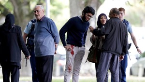 Počet obetí útočníka v meste Christchurch sa zvýšil. V ohrození života je aj štvorročné dievčatko