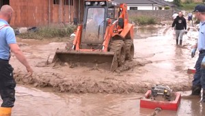 Ledva si vydýchli a znova ich zaplavilo. Obyvatelia bojujú s povodňami