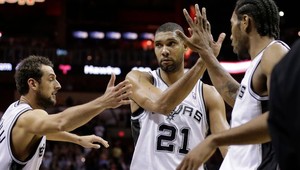 Dedko Duncan vyvádzal ako zamladi. Doskočil 21 lôpt a rozhodol!