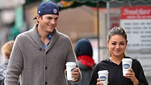 Ashton a Mila sú rodičmi so zmyslom pre humor!