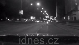 VIDEO:  Zdrogovaný motorkár šiel 170 km/h, spacifikovali ho až policajti