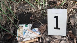 Zlodeji vykradli predajňu, peniaze ukryli na netradičné miesto