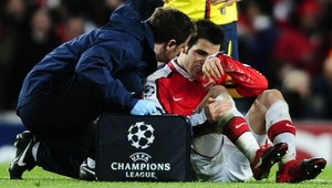 Pre Gallasa sezóna skončila, Fabregas s podozrením na zlomeninu