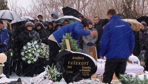 Čierna streda: Pochovali tínedžerov z tragédie pri Šuranoch