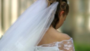 FOTO zo šokujúcej svadby: Iba 13-ročné dievča donútili k sobášu s týmto mužom