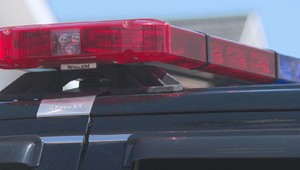 V aute známeho speváka našli rozrezané telo ženy. Polícia vyšetruje, zatiaľ čo on koncertuje