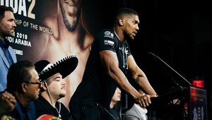 Štadión pre Ruiza a Joshuu mesiac pred duelom vyzerá ako parkovisko