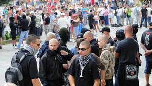 Hnedý pakt proti migrantom. Poľskí neonacisti sa spojili s Nemcami