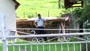 Policajti našli bezvládne telo muža s bodnou ranou. Zranenia si údajne nespôsobil sám