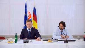 Vláda rokovala v Lučenci, okresu prisľúbila pomoc