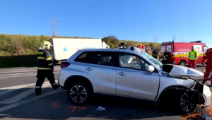 Vodič na križovatke vošiel do cesty nákladnému autu. Vážnym zraneniam podľahol