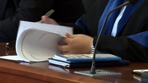 Prodekana aj jeho syna súd uznal vinnými za úplatky, na mieste sa odvolali