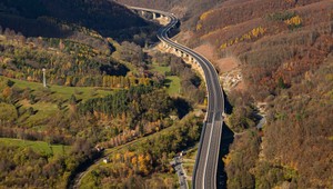 R2 medzi Kriváňom a Mýtnou sprístupnená. Slovensko otvorilo nový kľúčový úsek