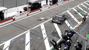 Ralf Schumacher dramaticky zranil v boxoch štyroch mechanikov