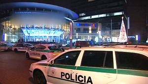 Bomba v bratislavskom obchodnom centre, evakuovali desiatky ľudí