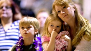 Týrané matky s deťmi v slzách. Zrejme im zrušia azylové centrum