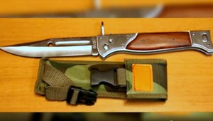 Tancovala pri tyči, keď sa k nej pridala druhá žena, vytiahla na ňu nôž