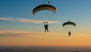 Zoskok padákom sa im stal osudným. Počas výcviku zahynuli dvaja poľskí špeciálni vojaci