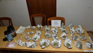 Policajti chytili dílera. Mal pri sebe obrovské množstvo drog