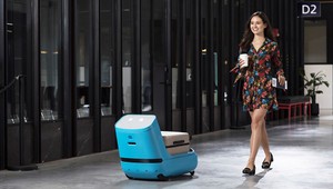 Roztomilý robot vás prevedie po letisku a pomôže s kufrom