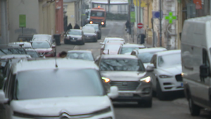 Povinné zmluvné poistenie sa zdraží o päť až sedem percent. Zdražejú aj autoservisy