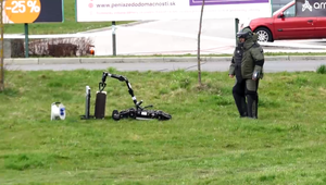 Pri nákupnom centre nahlásili podozrivý kufor. Jeho zneškodnenie trvalo 7 hodín