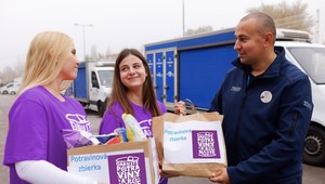 Letná potravinová zbierka v Tescu bude jednoduchšia: stačí naskenovať kupón