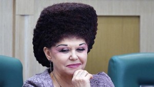 Ruská politička HVIEZDOU. Jej účes sa stal senzáciou