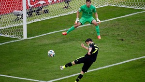 Španieli so lúčia víťazstvom, Holandsko bez prehry lídrom B-skupiny