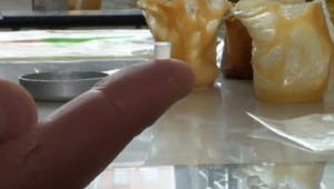 Problém s plastmi sa môže vyriešiť: Tento ekologický plast sa dá aj zjesť