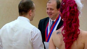 Primátor Rybníček musí sobášiť, hoci nechce